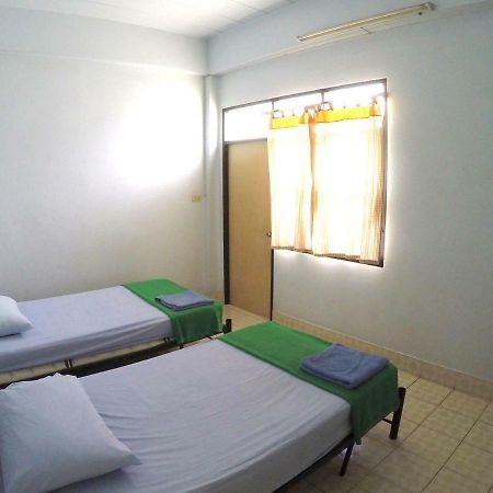 Fame Guesthouse Chumphon Buitenkant foto