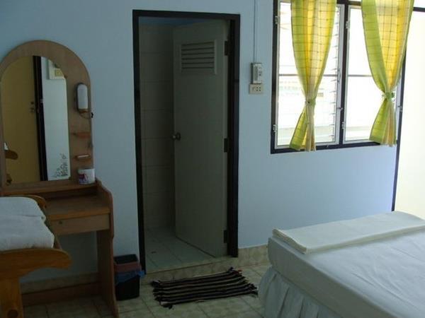 Fame Guesthouse Chumphon Buitenkant foto