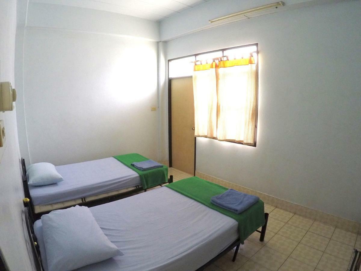 Fame Guesthouse Chumphon Buitenkant foto